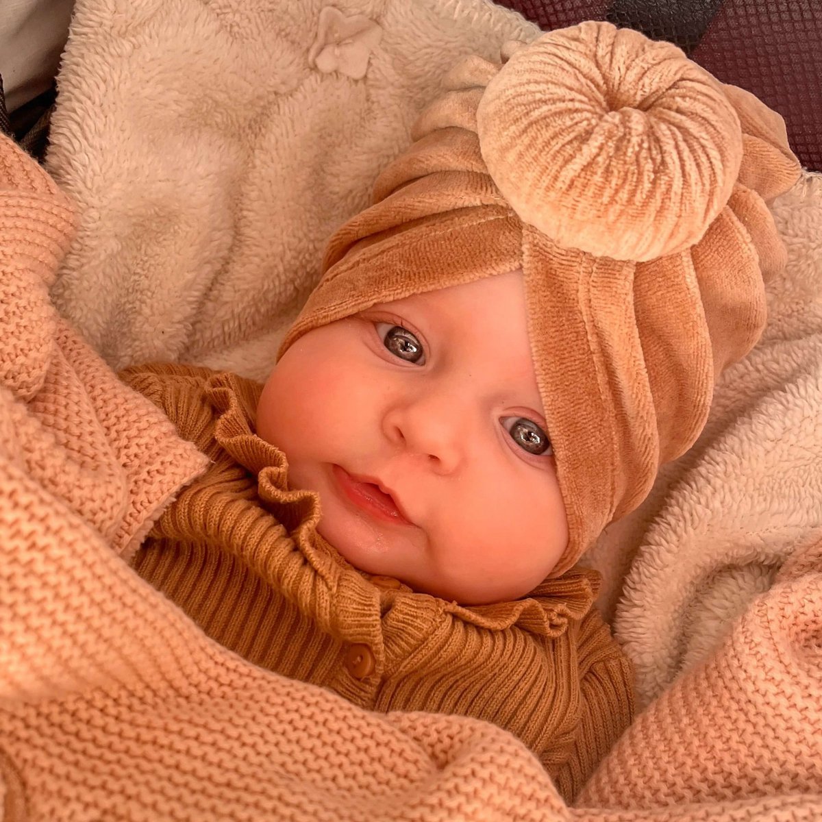 May Mays turban mutsje Mae velvet taupe
