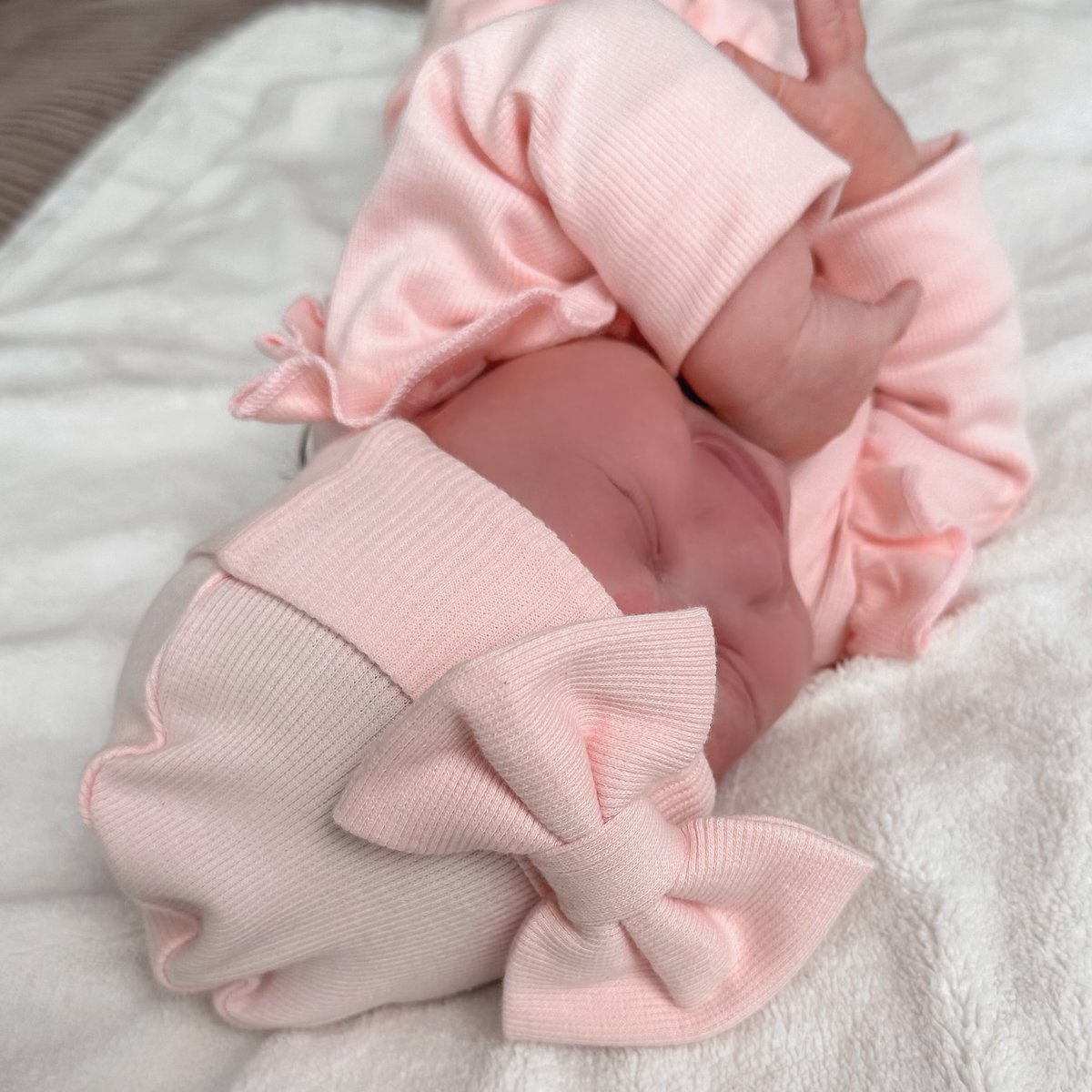 May Mays baby newborn mutsje Beau strik rib roze