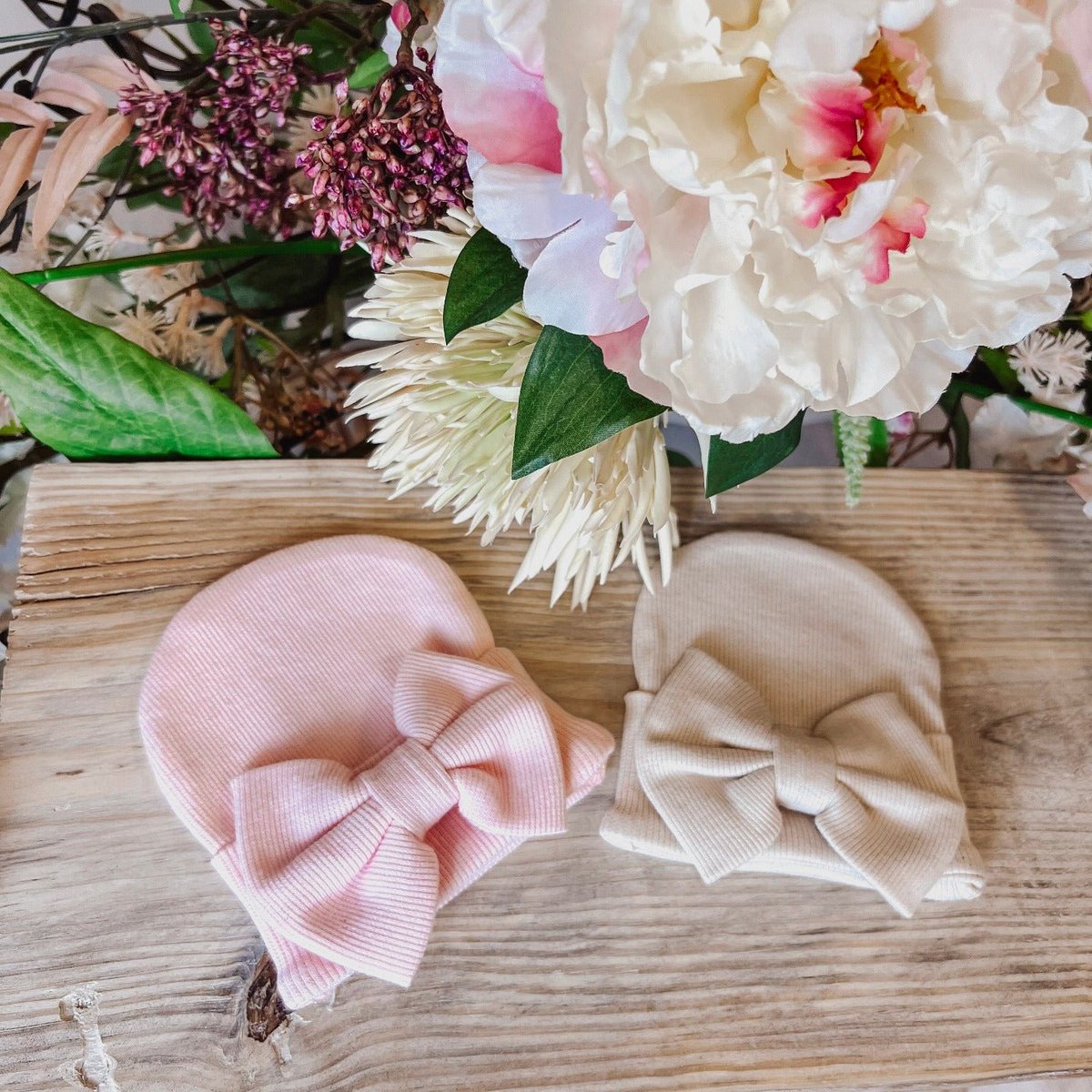 May Mays baby newborn mutsje Beau strik rib roze