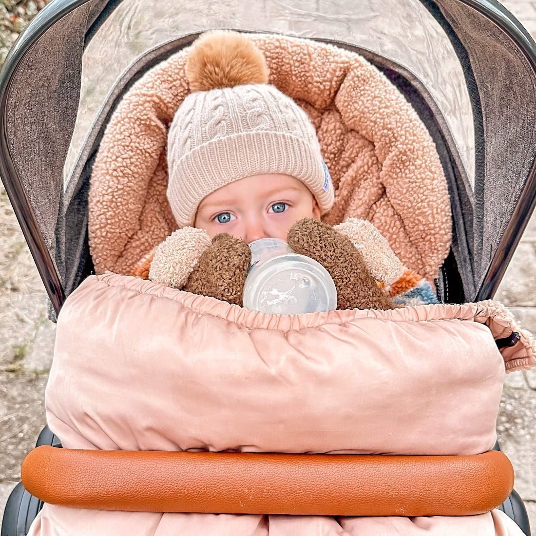 May Mays wintermutsje Oliver gebreid beige pompom