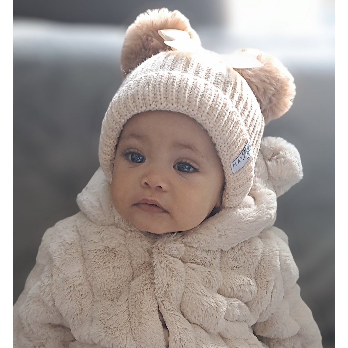 May Mays wintermutsje Claire gebreid beige pompoms